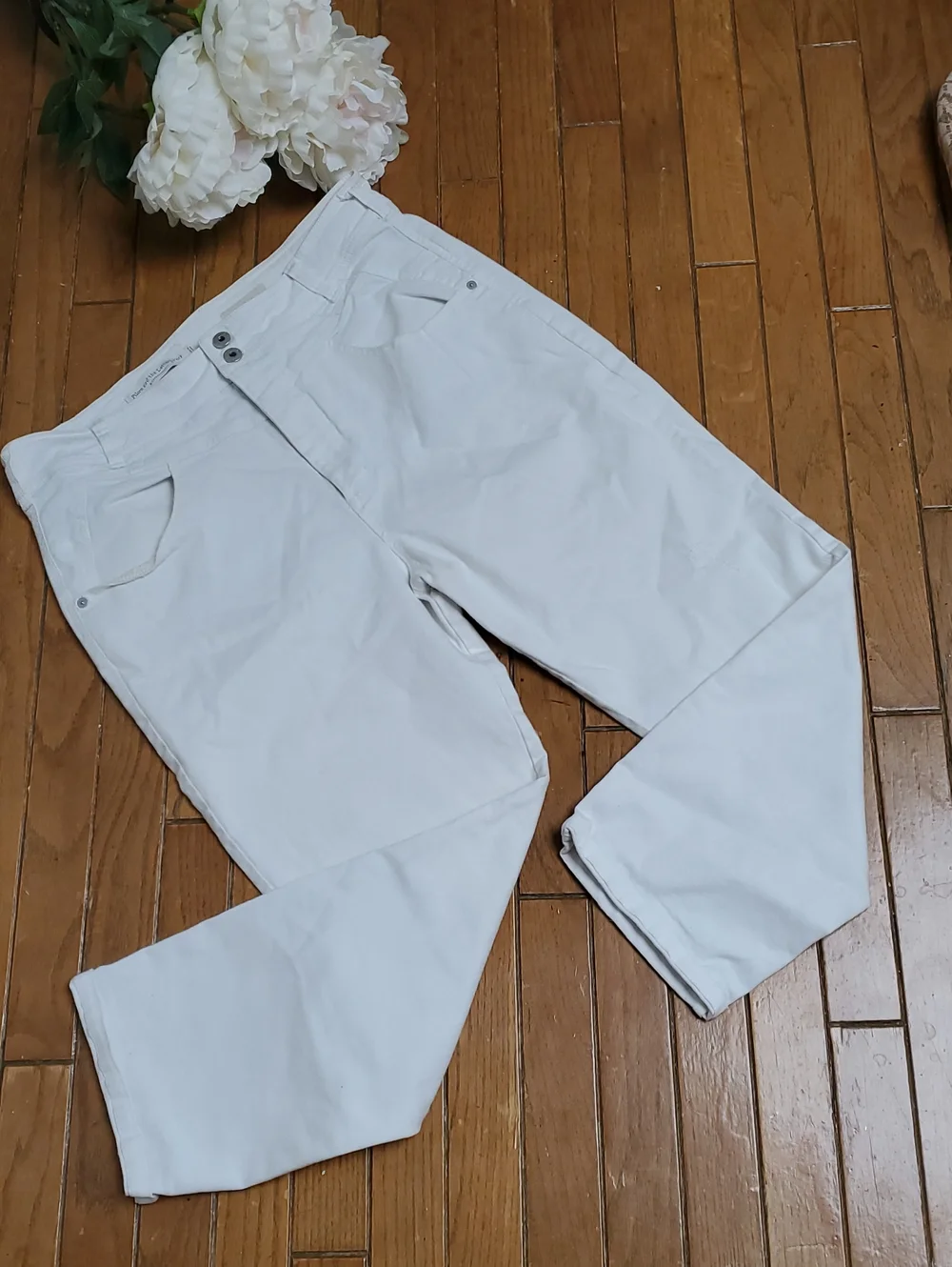 Anthro Pilcro and the Letterpress   White Jeans with Navy Printed Pocket Lining